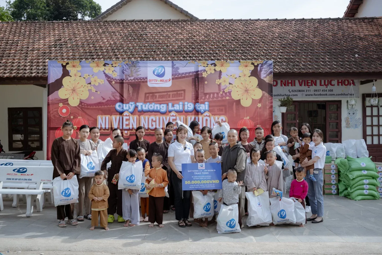 Hình ảnh đá gà và xổ số trực tuyến, các trò chơi truyền thống